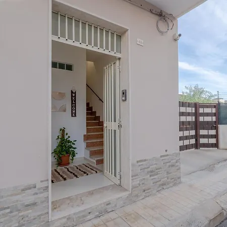 Le Tre Pigne Holiday home Floridia